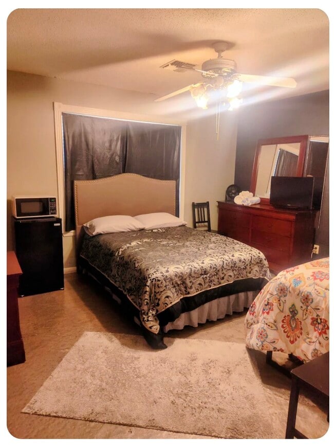 Building Photo - 2026 2nd St