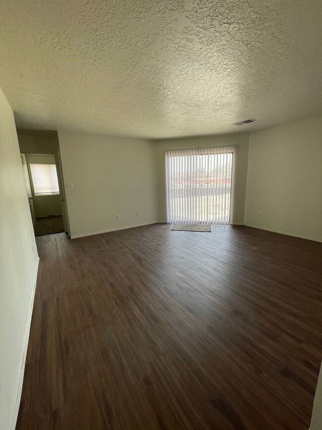 Building Photo - 956 Harrison Dr NE