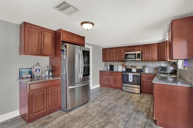 Building Photo - 3543 Trask Dr