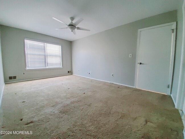 Building Photo - 912 Wellington Pl