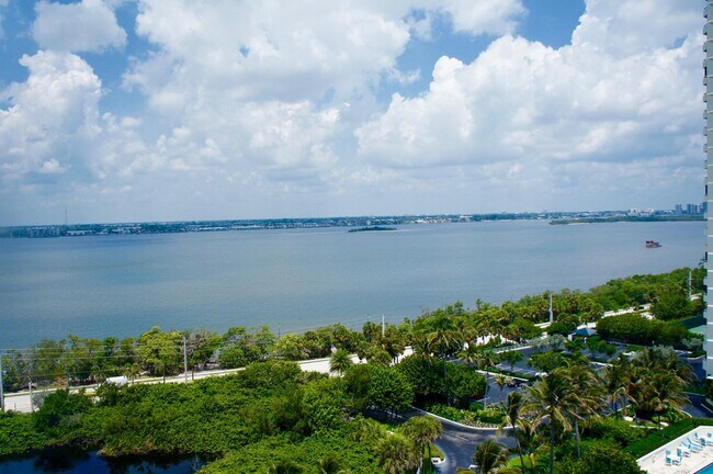 Building Photo - 5070 N Ocean Dr
