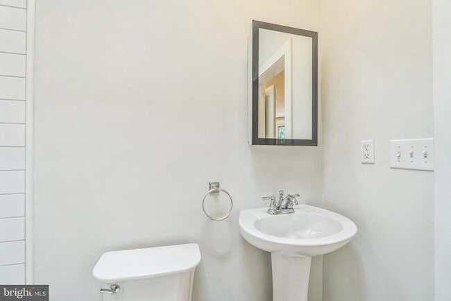 Building Photo - 5150 Ridge Ave