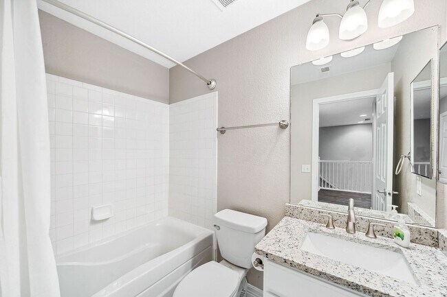 Building Photo - Modern 3BD, 2.5BA Cottonwood Condo with At...