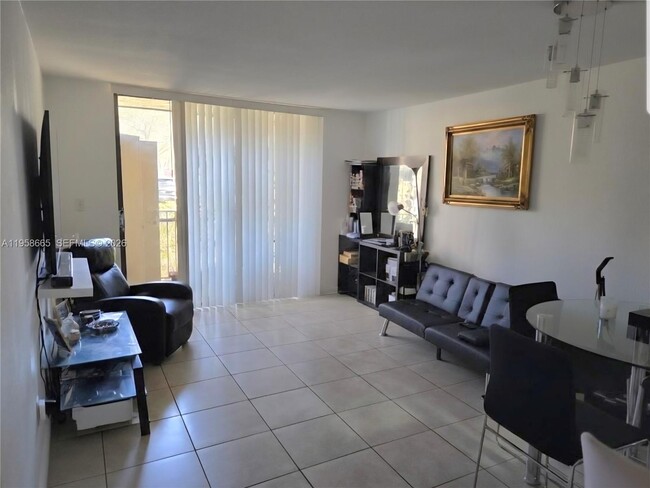 Building Photo - 14221 N Kendall Dr