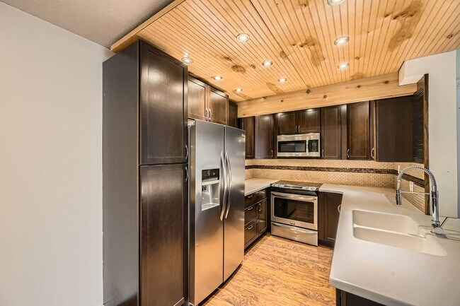 Building Photo - Main level Two Bedroom in Cheyenne Mountai...