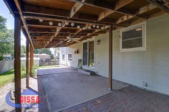 Building Photo - Beautiful home with 3 bedrooms, 2 bathroom...