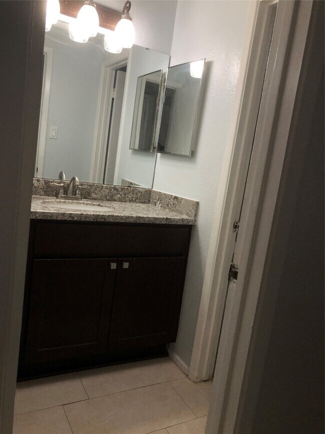 Building Photo - 18800 Egret Bay Blvd