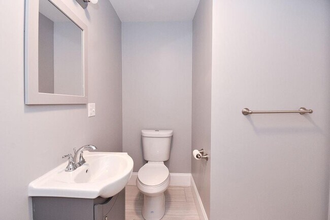 Building Photo - 141 Bourne Ave