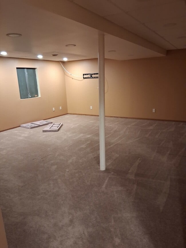 Building Photo - 1210 Diane Ln