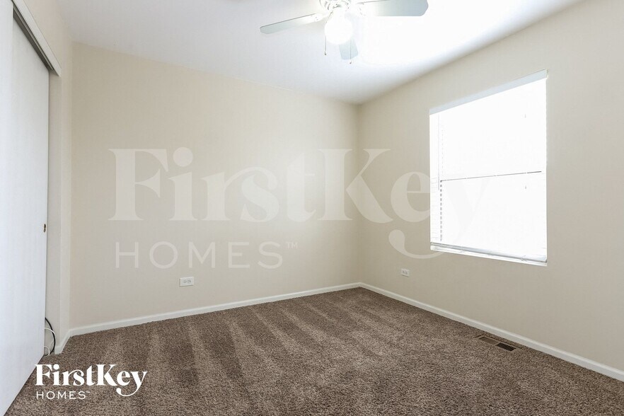 Building Photo - 7215 Bradley Dr