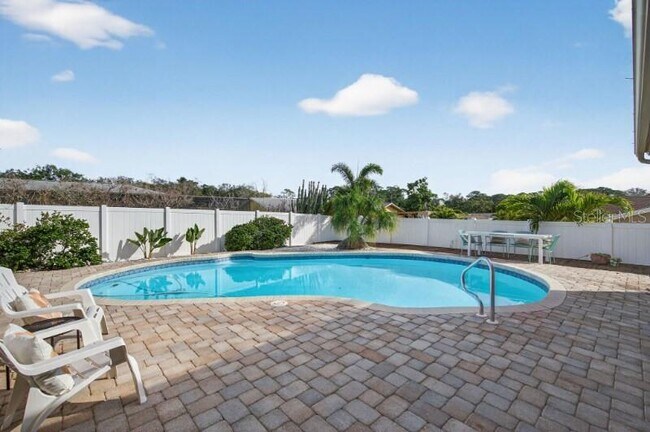 Building Photo - 8195 Coachlight Cir