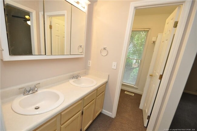 Building Photo - 2128 Leadenhall Way