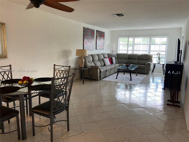 Building Photo - 13283 Pineapple Palm Ct