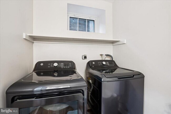 Building Photo - 4642 31st Rd S