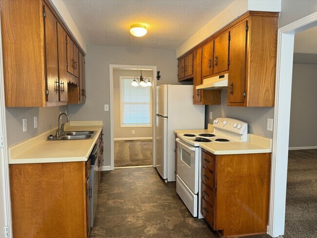 Building Photo - 104 Cornelia Ct