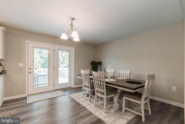 Building Photo - 342 Europa Way