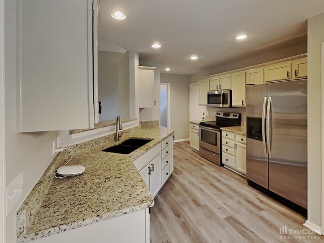 Building Photo - 832 Aimes Ct