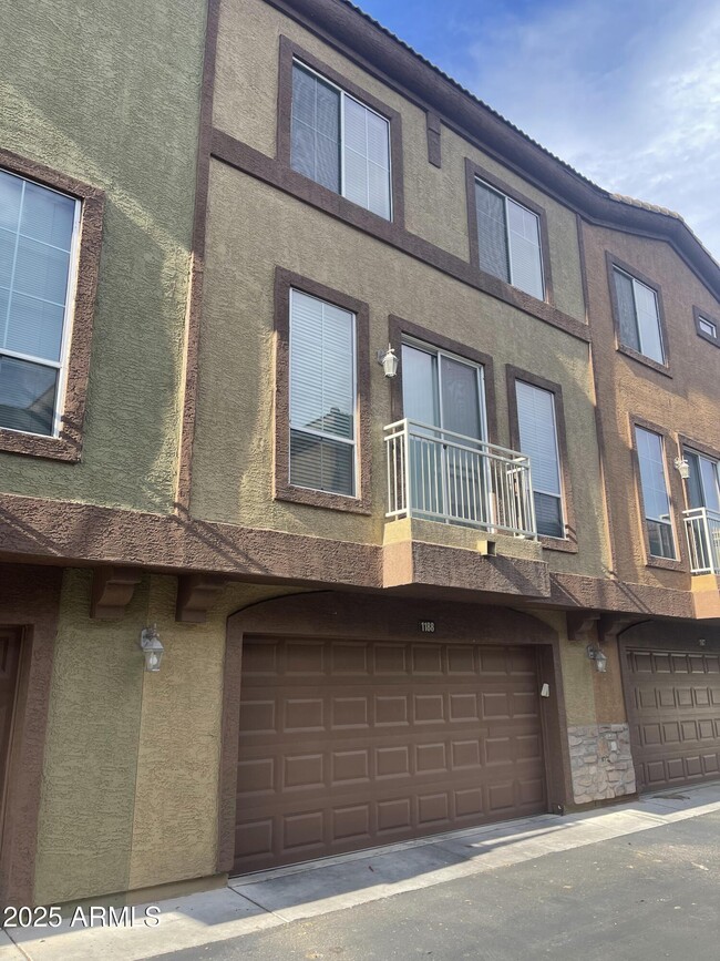 Building Photo - 1920 E Bell Rd