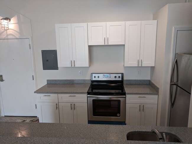 Building Photo - 5850 Centre Ave