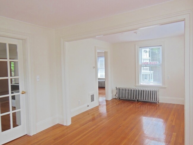 Building Photo - 90 Lothrop St