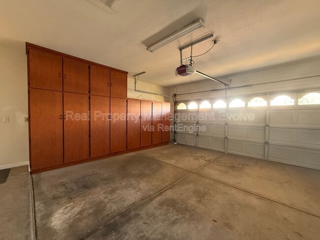 Building Photo - 11003 W Laurelwood Ln