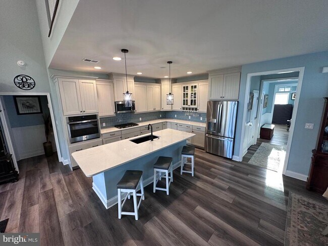 Building Photo - 33842 Darlington St