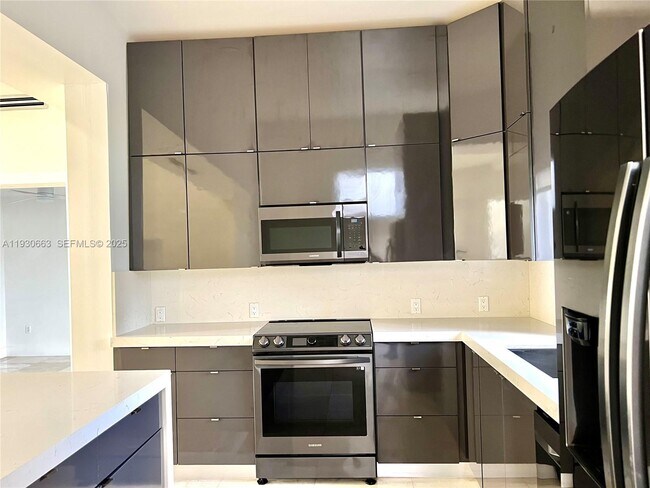 Building Photo - 2536 Flamingo Ln