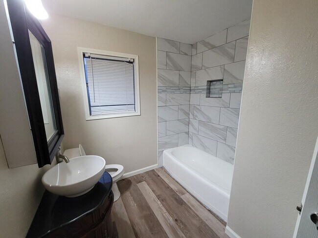 Building Photo - 805 Lamar St