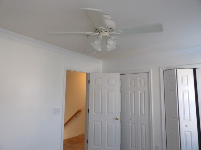 Building Photo - 121 Barnacle Ln