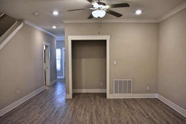 Building Photo - Available June 2025-Garage Unit Verandas a...