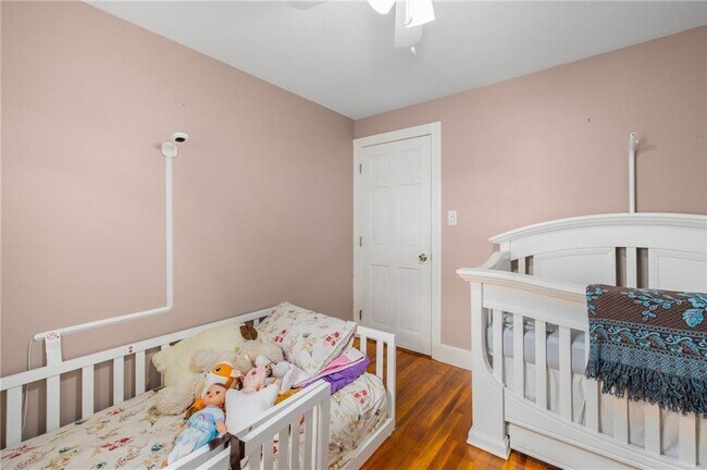 Building Photo - 61 School St