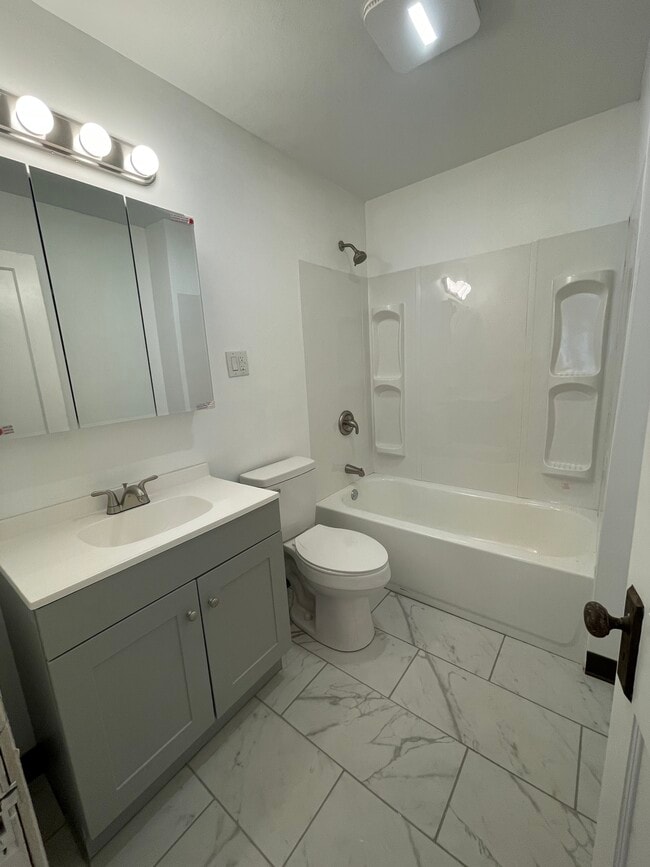 Building Photo - 201 S 4th St