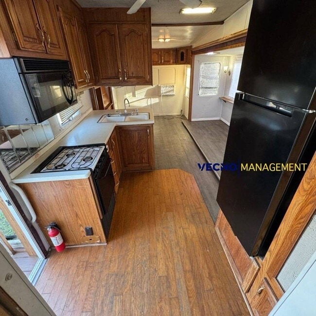 Building Photo - 642 10th St