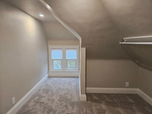 Building Photo - 9715 Clifton Blvd