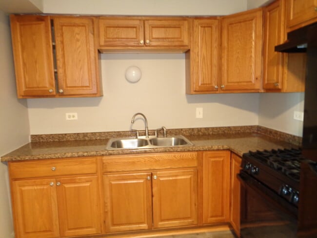 Building Photo - 5740 W 108th St