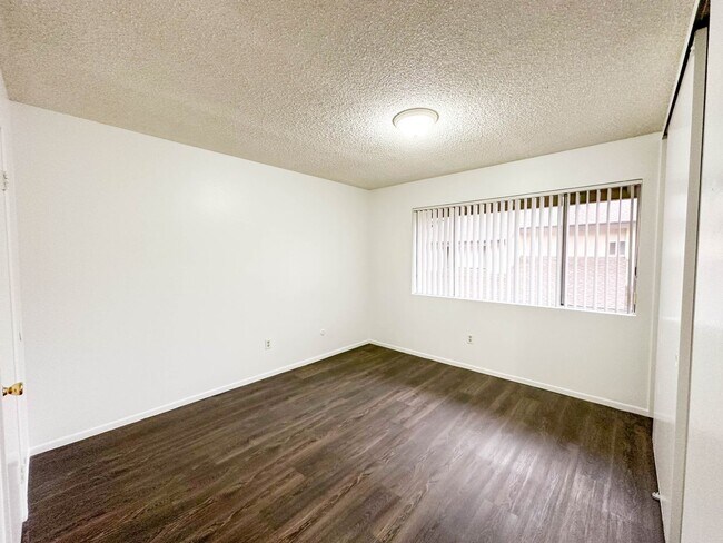 Building Photo - Townhome AVAILABLE NOW in Colton. 2 Bed / 2 Bath Floorplan  + Garage!
