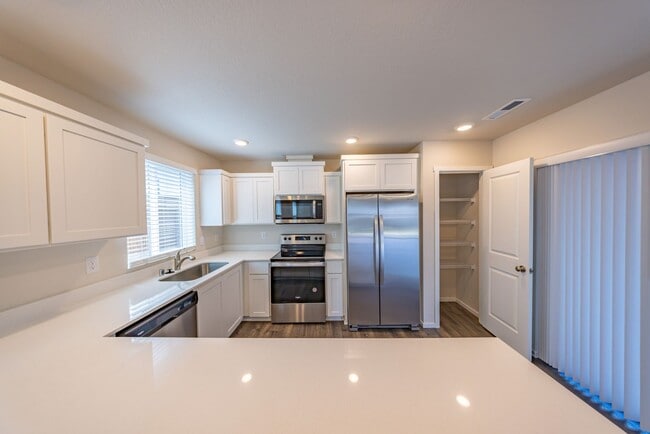 Building Photo - 3 bedroom home in Ridgefield w/ AC - Built in 2024