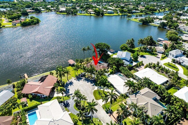 Building Photo - 25 NW 24th Ct