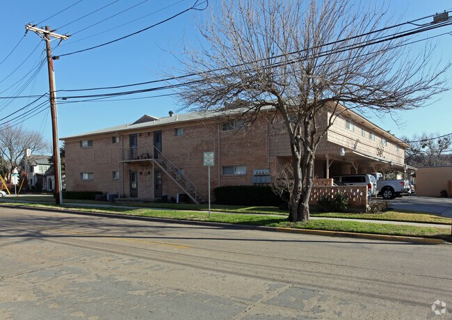 Building Photo - Parkwood Terrace