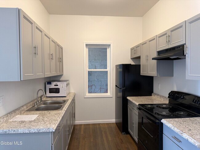 Building Photo - 346 Madison Ave