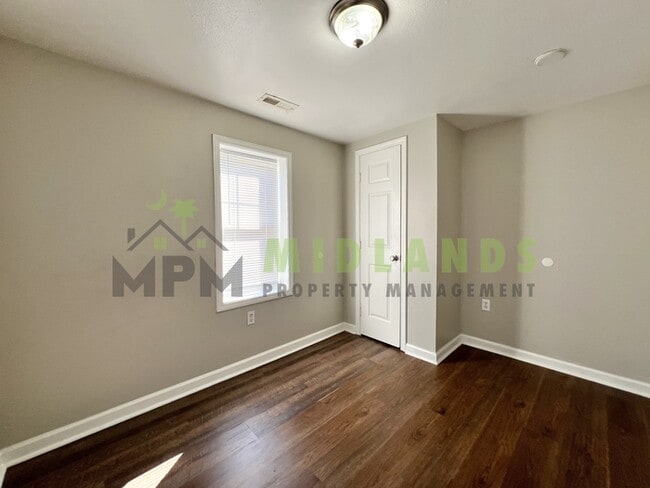 Building Photo - 472 Coleman Ave