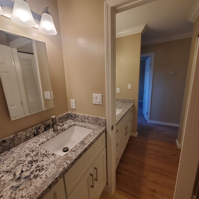 Building Photo - Sparkling Upgrades & Convenient Pleasant H...