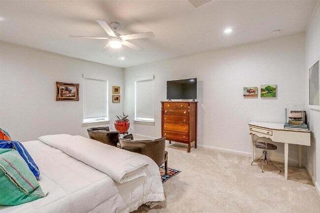 Building Photo - Charming 4-Bed Home with Granite Counterto...