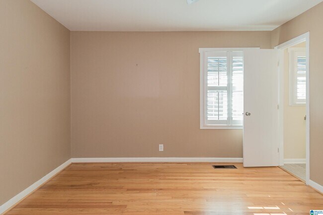 Building Photo - 615 Broadway St