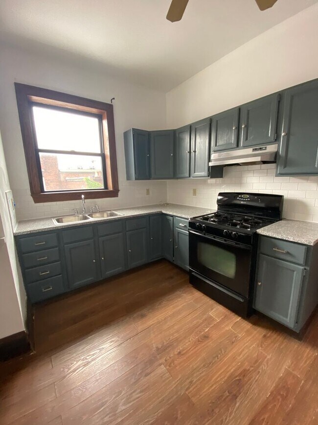 Building Photo - 1309 E Carson St