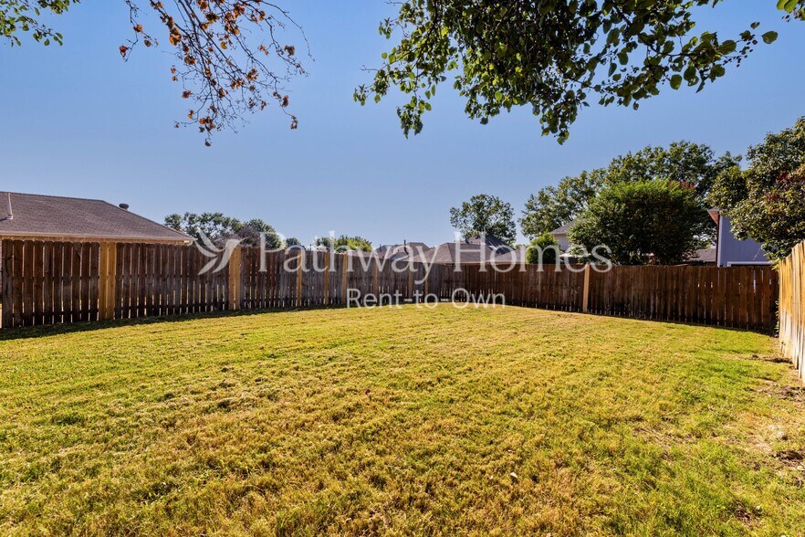 Building Photo - 629 Teakwood Dr