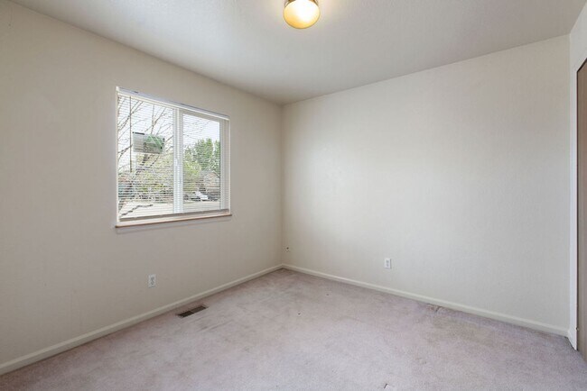 Building Photo - 430-432 Sundance Cir N