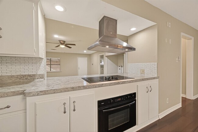 Building Photo - 10645 Oak Brook Dr