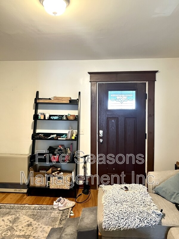 Building Photo - 369 S Winooski Ave
