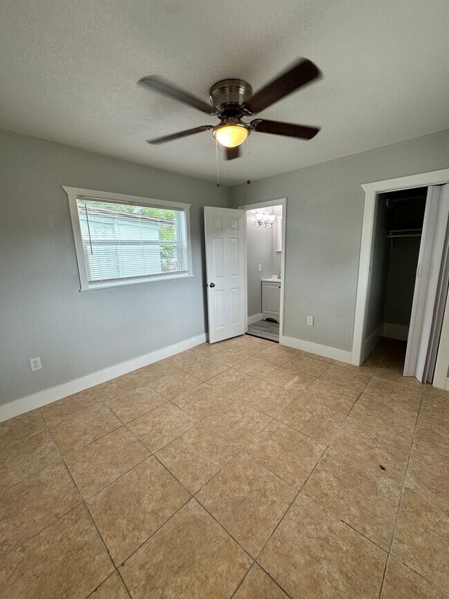 Building Photo - 4-Bedroom Home with Modern Touches!